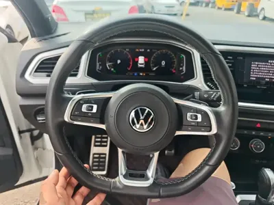 Volkswagen T-Roc 2023, 81800 км, за 89700 CNY - фото 11