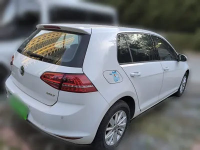 Volkswagen Golf 2016, 34400 км, за 56838 CNY