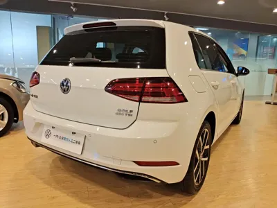 Volkswagen Golf 2020, 112000 км, за 61800 CNY