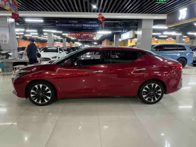 Nissan Bluebird 2018, 81000 км, за 29800 CNY