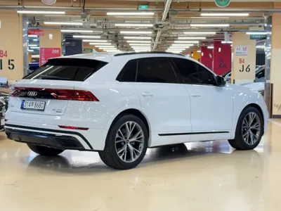 Audi Q8 2022, 12100 км, за 78000000 KRW