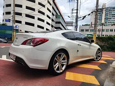 Hyundai Genesis 2010, 135983 км, за 3000000 KRW