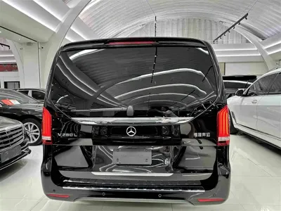Mercedes-Benz V-Class 2023, 43200 км, за 335000 CNY