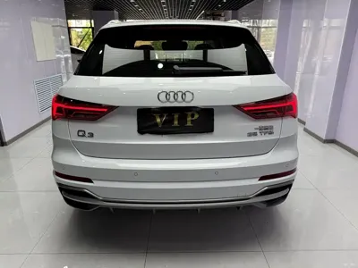 Audi Q3 2022, 20000 км, за 174800 CNY