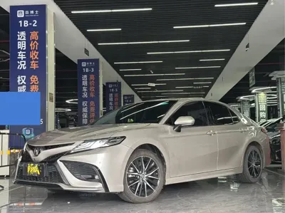 Toyota Camry · 2023 год