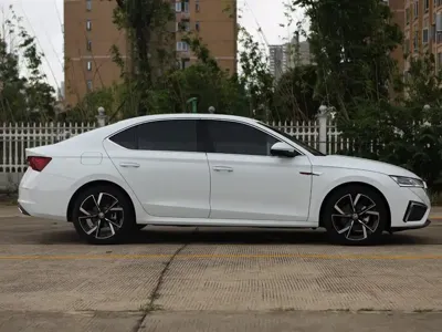 Skoda Octavia 2023, 14000 км, за 142800 CNY