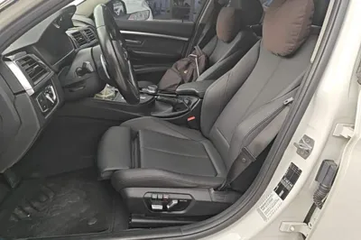 BMW 3 Series 2019, 104300 км, за 111065.22 CNY - фото 18