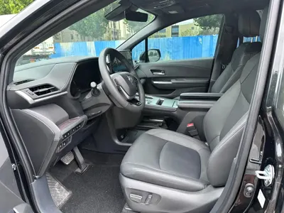 Toyota Sienna 2025, 31000 км, за 213500 CNY