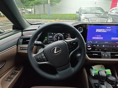 Lexus ES 2025, 1900 км, за 330378.1 CNY - фото 8