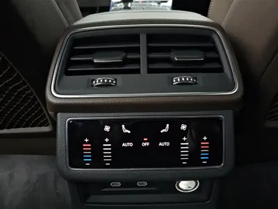 Audi A7L 2024, 51000 км, за 221000 CNY
