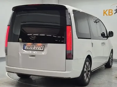 Hyundai Staria 2023, 5300 км, за 77750000 KRW