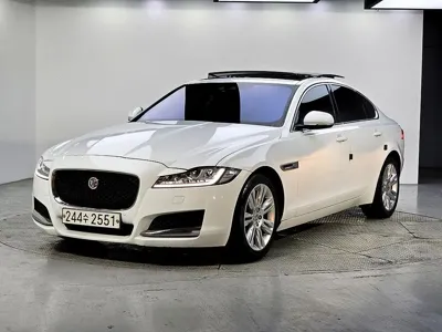 Jaguar XF · 2017 год