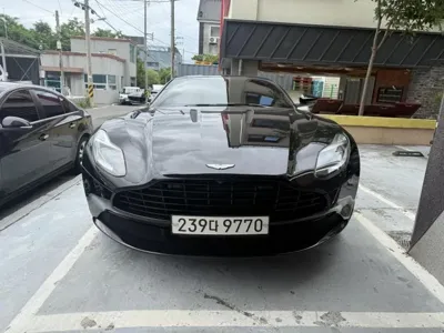 Astonmartin DB11 · 2017 год