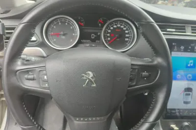 Peugeot 408 2018, 66900 км, за 32351.54 CNY - фото 11