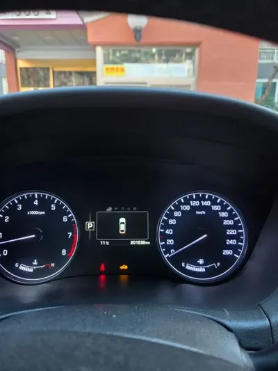 Hyundai Genesis 2015, 200000 км, за 7200000 KRW