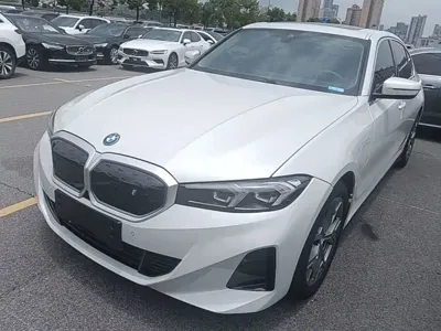 BMW i3 · 2022 год