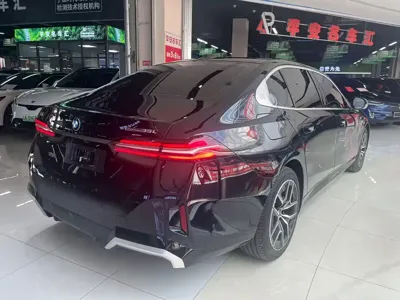 BMW i5 2024, 9000 км, за 188800 CNY