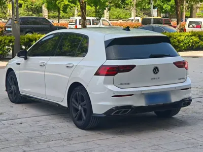 Volkswagen Golf 2021, 100300 км, за 93590.4 CNY