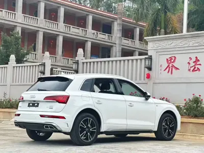 Audi Q5L 2021, 70000 км, за 143800 CNY