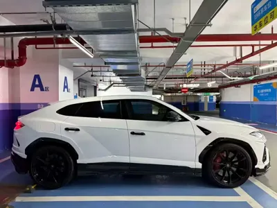 Lamborghini Urus 2020, 60000 км, за 1968000 CNY
