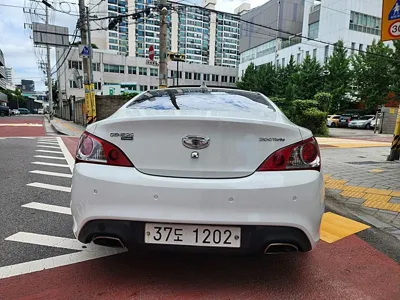 Hyundai Genesis 2010, 135983 км, за 3000000 KRW