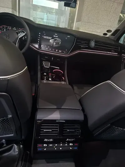 Volkswagen Touareg 2024, 8211 км, за 92820000 KRW - фото 9
