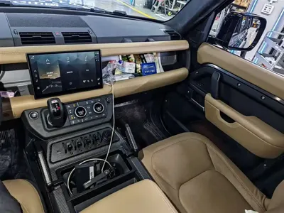 Land Rover Defender 2025, 27700 км, за 738000 CNY