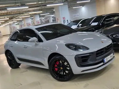 Porsche Macan · 2022 год