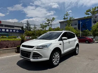Ford Kuga · 2015 год