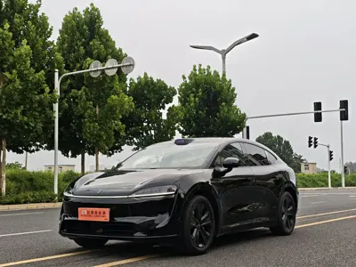 智界 Zhijie R7 · 2025 год