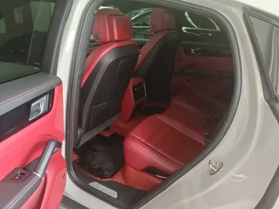 Porsche Cayenne 2021, 60000 км, за 445000 CNY