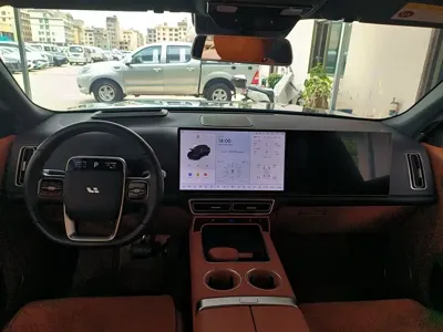 Li Auto Li L8 2023, 32000 км, за 231000 CNY