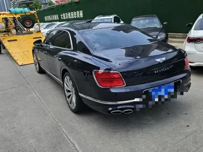 Bentley Flying Spur 2022, 41000 км, за 2098000 CNY - фото 9