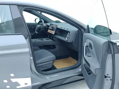Leapmotor 零跑Lafa5 2025, 4400 км, за 97800 CNY - фото 8