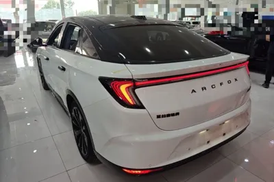 Arcfox Alpha S 2022, 65900 км, за 120201.69 CNY