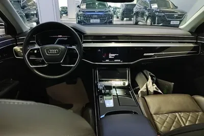 Audi A8 2023, 62200 км, за 464321.7 CNY - фото 12