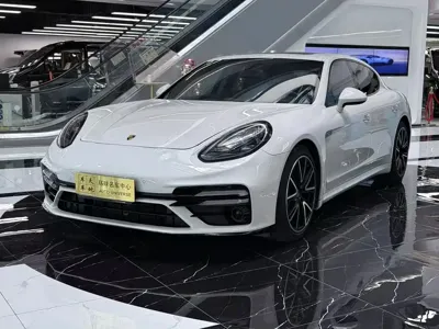 Porsche Panamera · 2015 год