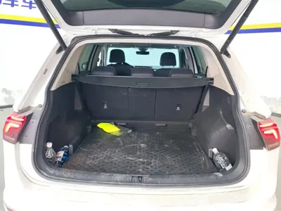 Volkswagen Tiguan L 2023, 23600 км, за 136200 CNY