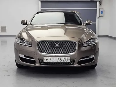 Jaguar XJ · 2017 год