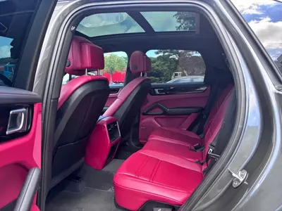 Porsche Cayenne Hybrid 2022, 80000 км, за 388800 CNY - фото 6