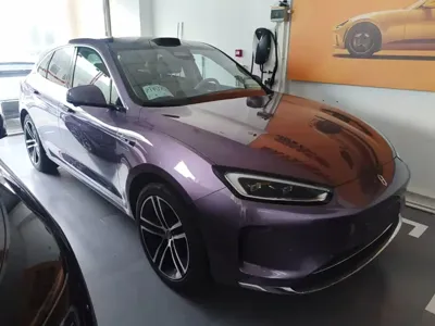 AITO 问界 AITO M5 2025, 5900 км, за 183900 CNY