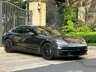 Porsche Panamera 2017, 80000 км, за 438000 CNY