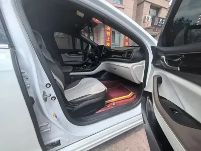 BYD Qin Plus 2023, 50000 км, за 49800 CNY