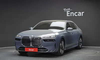 BMW 7-Series · 2023 год