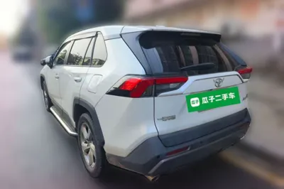 Toyota RAV4 2021, 36000 км, за 101242.16 CNY