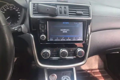 Nissan Tiida 2016, 67600 км, за 40937.37 CNY - фото 13