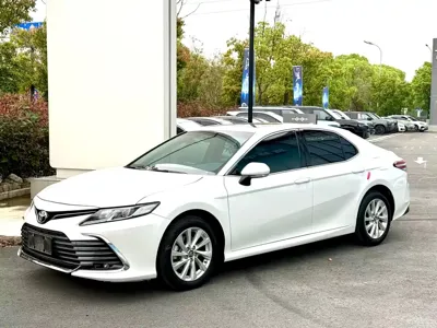 Toyota Camry · 2023 год
