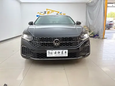 Volkswagen Passat 2022, 31000 км, за 102000 CNY