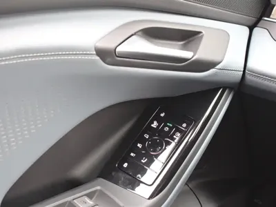 Audi 奥迪Q6L e-tron 2025, 5600 км, за 256000 CNY - фото 13