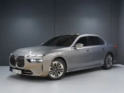 BMW 7-Series · 2023 год